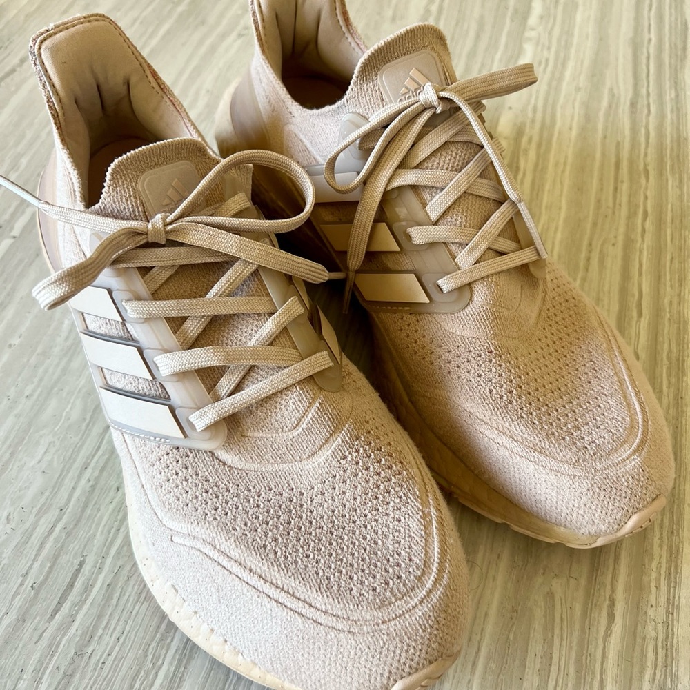 Adidas ULTRABOOST 21 Running Shoes Sneakers Size Women’s 10 / Men’s 9 Beige